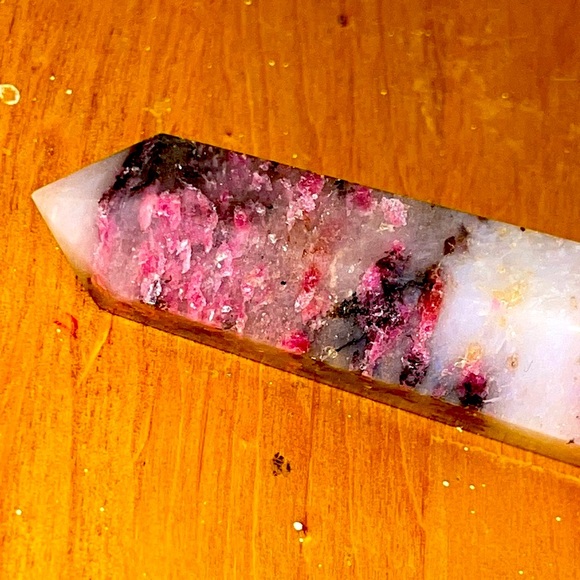 🍒BOGO🍒 SUPER GEMMY Neon Pink Rhodonite w/Black Tourmaline in Quartz Tower #1 🖤💕 - Picture 7 of 13